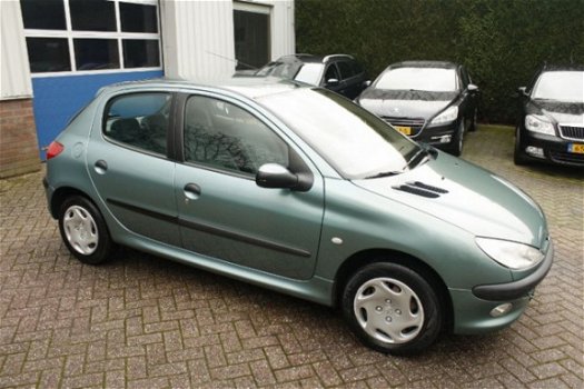 Peugeot 206 - 1.4 75PK AUTOMAAT CLIMAT NIEUWE APK - 1