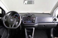 Volkswagen Up! - 1.0 60 pk BMT move up executive pakket - parkeersensoren - cruise control