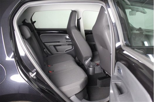 Volkswagen Up! - 1.0 60 pk BMT move up executive pakket - parkeersensoren - cruise control - 1