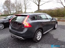 Volvo V60 Cross Country - D3 110KW Kinetic Navi Clim