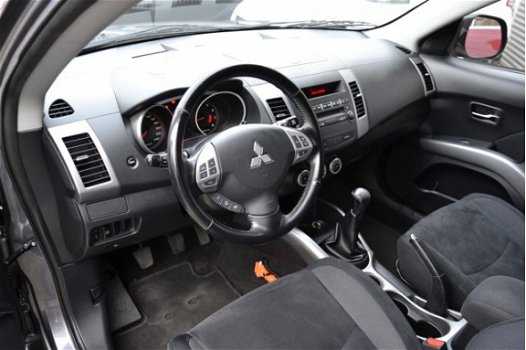Mitsubishi Outlander - 2.4 Intro Edition 2WD Clima/NAP/Cruise/Trekhaak - 1