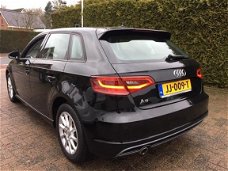 Audi A3 - 1.6 TDI/DSG/XENON/NAVI/S-LINE