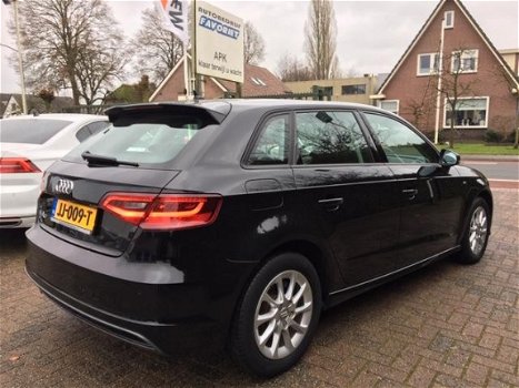 Audi A3 - 1.6 TDI/DSG/XENON/NAVI/S-LINE - 1