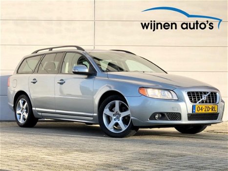 Volvo V70 - 2.5T Momentum / Leder/ RTi Navigatie/ Dynaudio/ Bluetooth - 1