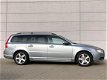 Volvo V70 - 2.5T Momentum / Leder/ RTi Navigatie/ Dynaudio/ Bluetooth - 1 - Thumbnail