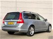 Volvo V70 - 2.5T Momentum / Leder/ RTi Navigatie/ Dynaudio/ Bluetooth - 1 - Thumbnail