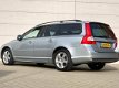 Volvo V70 - 2.5T Momentum / Leder/ RTi Navigatie/ Dynaudio/ Bluetooth - 1 - Thumbnail