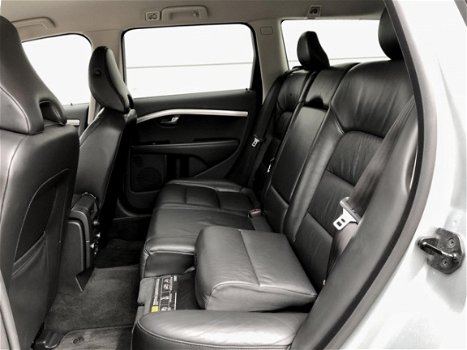 Volvo V70 - 2.5T Momentum / Leder/ RTi Navigatie/ Dynaudio/ Bluetooth - 1