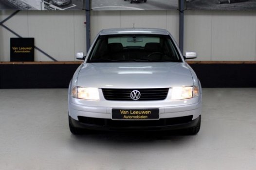 Volkswagen Passat - 2.8 V6 Highline 4Motion Highline - 1