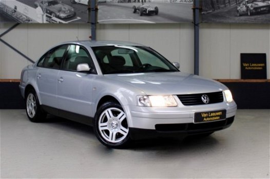 Volkswagen Passat - 2.8 V6 Highline 4Motion Highline - 1