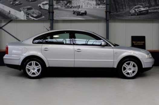 Volkswagen Passat - 2.8 V6 Highline 4Motion Highline - 1