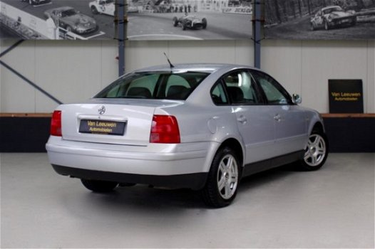 Volkswagen Passat - 2.8 V6 Highline 4Motion Highline - 1