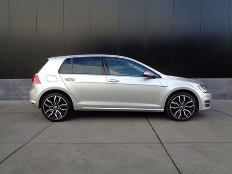 Volkswagen Golf - 1.2 Tsi Cup Edition 18 inch /Clima/Park Assist/Stoelverwarming - 1