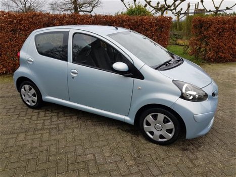 Toyota Aygo - 1.0-12V + - 1