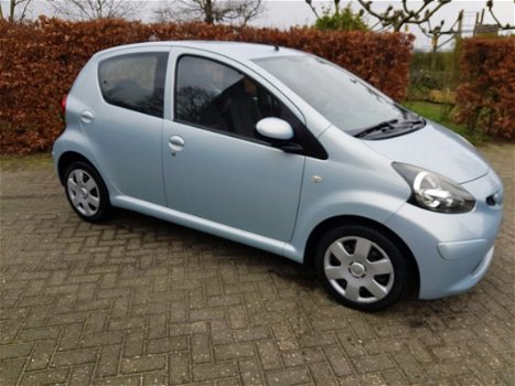 Toyota Aygo - 1.0-12V + - 1