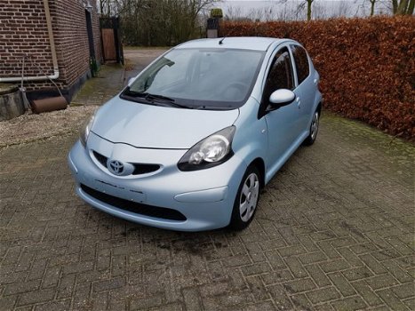 Toyota Aygo - 1.0-12V + - 1