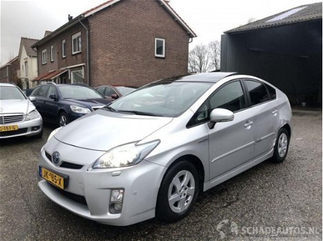 Toyota Prius - 1.8 hybride aut pano - premium - solardak - leer - nav - camera - bi xenon - head up - 1