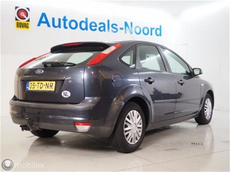 Ford Focus - 1.6-16V Futura van €3.450 voor €2.999 - 1