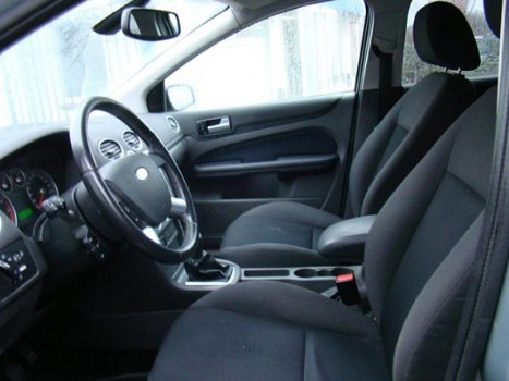 Ford Focus Wagon - 1.6-16V First Edition APK/NAP/ - 1