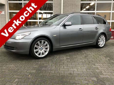 BMW 5-serie Touring - 520i Business Line Edition I AUTOMAAT | XENON | LEER | NAVIGATIE | TREKHAAK | - 1