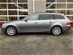 BMW 5-serie Touring - 520i Business Line Edition I AUTOMAAT | XENON | LEER | NAVIGATIE | TREKHAAK | - 1 - Thumbnail