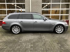 BMW 5-serie Touring - 520i Business Line Edition I AUTOMAAT | XENON | LEER | NAVIGATIE | TREKHAAK |