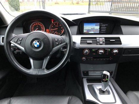 BMW 5-serie Touring - 520i Business Line Edition I AUTOMAAT | XENON | LEER | NAVIGATIE | TREKHAAK | - 1