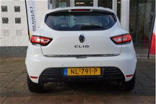 Renault Clio - 1.2 TCe 120 Intens R-Link / Parkeersensoren voor + achter