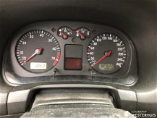 Volkswagen Golf - 1.6 16V