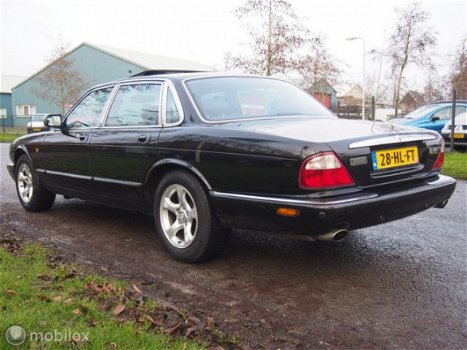 Jaguar XJ - 3.2 V8 Executive - 1