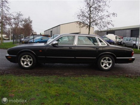 Jaguar XJ - 3.2 V8 Executive - 1