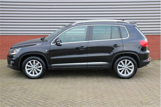 Volkswagen Tiguan - 1.4 TSI Sport&Style 150 PK Navi Cruise Park Assist El-wegklapbare Trekhaak Stoel - 1