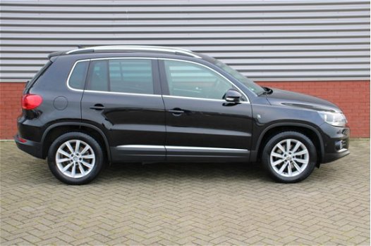 Volkswagen Tiguan - 1.4 TSI Sport&Style 150 PK Navi Cruise Park Assist El-wegklapbare Trekhaak Stoel - 1