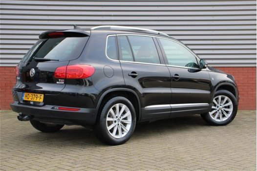 Volkswagen Tiguan - 1.4 TSI Sport&Style 150 PK Navi Cruise Park Assist El-wegklapbare Trekhaak Stoel - 1