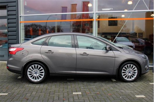 Ford Focus - 1.6 125PK TITANIUM | NAVIGATIE | PARKEERSENSOREN | STOELVERWARMING | HALF LEER - 1