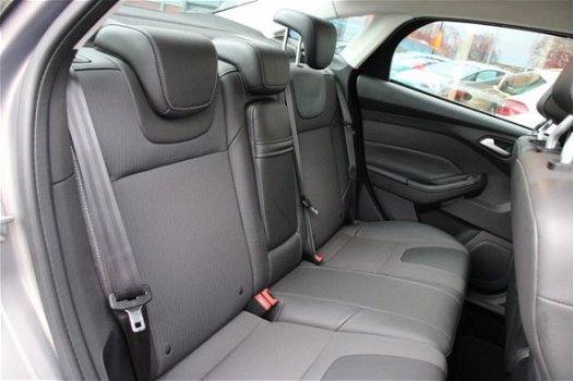 Ford Focus - 1.6 125PK TITANIUM | NAVIGATIE | PARKEERSENSOREN | STOELVERWARMING | HALF LEER - 1