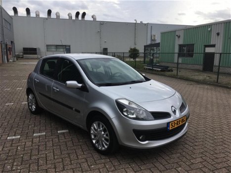 Renault Clio - 1.6-16V Privilège AIRCO / NWE APK 10-2020 / CLIMA / 5 DEURS / ELEKTRISCH PAKKET / TRE - 1