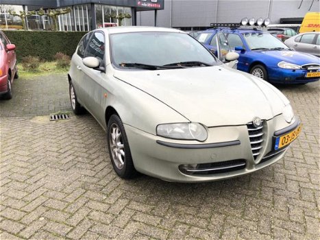 Alfa Romeo 147 - 2.0 T.Spark Distinctive - 1