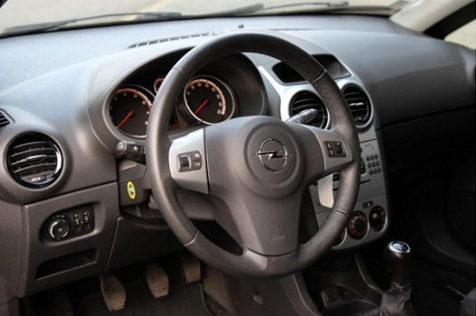 Opel Corsa - 1.4-16V Active 5-deurs Airco / 16