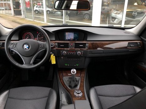 BMW 3-serie - 318i High Executive NAVI, LEER, XENON, PDC V+A, FACELIFT - 1