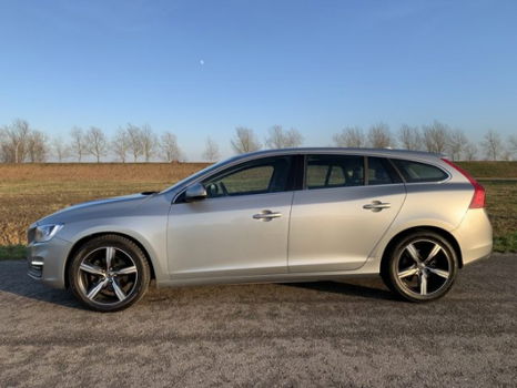 Volvo V60 - 2.0 D3 Momentum Business STANDKACHEL+TREKHAAK - 1