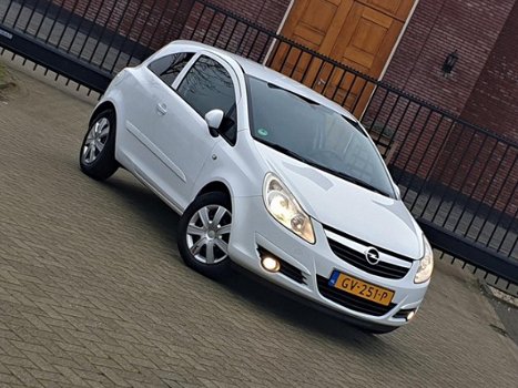 Opel Corsa - 1.2-16V Essentia / Airco / Elektrische ramen - 1