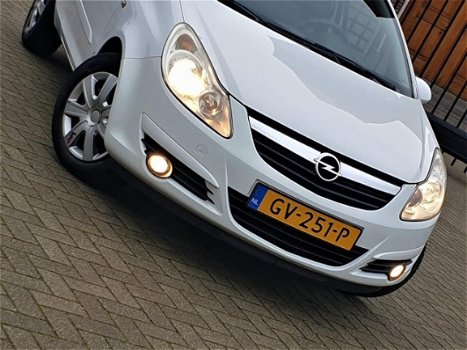 Opel Corsa - 1.2-16V Essentia / Airco / Elektrische ramen - 1