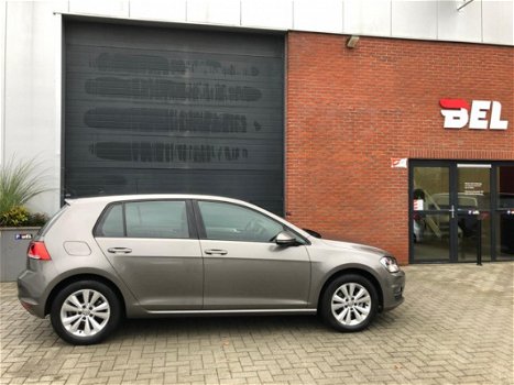 Volkswagen Golf - 1.6 TDI Comfortline Groot Navi, Lage KM stand, PDC, BTW auto, NAP, Dealeronderh, 1 - 1