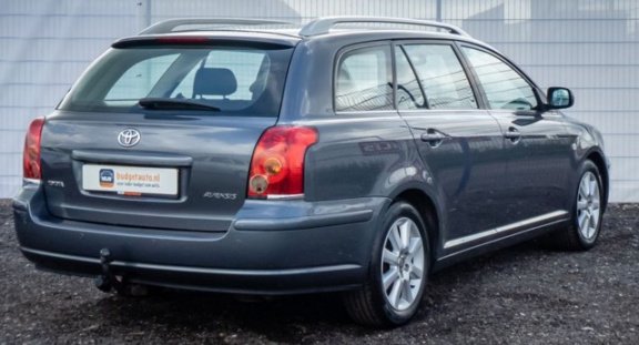 Toyota Avensis Wagon - 1.8 VVTi Linea Luna - 1