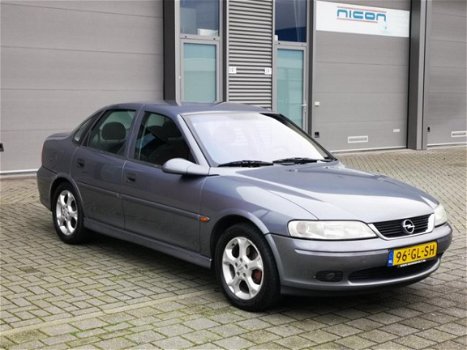 Opel Vectra - 2.2-16V Business Edition - 1