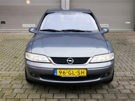 Opel Vectra - 2.2-16V Business Edition - 1