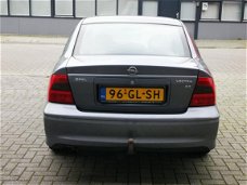 Opel Vectra - 2.2-16V Business Edition