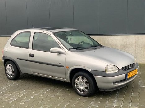 Opel Corsa - 1.4i CDX Nieuwe apk - 1