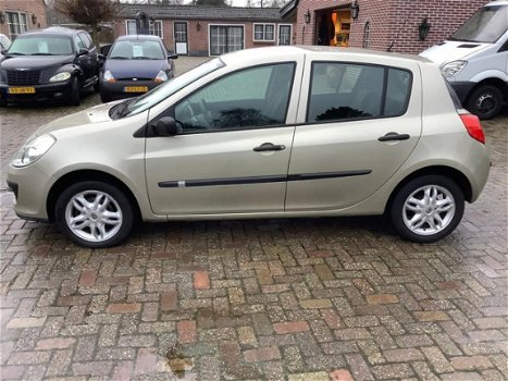 Renault Clio - 1.5 dCi Business Line AIRCO nieuwe apk tot 04-01-2021 - 1